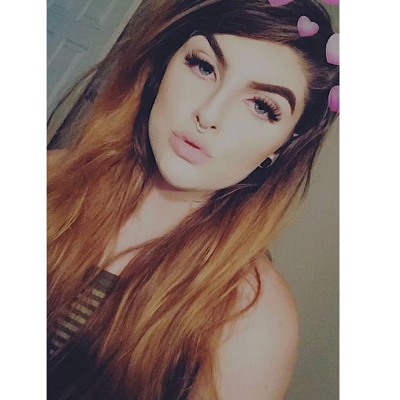 Meet your Posher, Cassandra - Picture 1 of 1